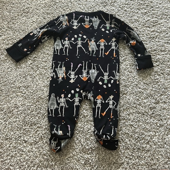 Old Navy Black Skeleton Print baby sleeper - Picture 5 of 5